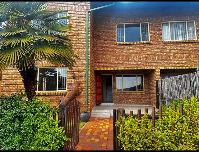 3 BEDROOM TOWNHOUSE FOR SALE IN WITFIELD